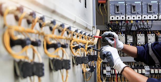 Professional Electrician technician working in Rio Hondo, TX